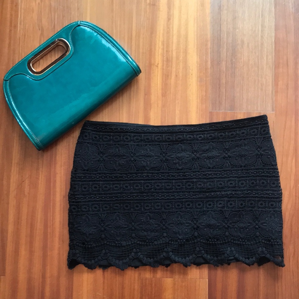 Lace mini skirt